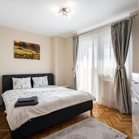 City View Apartment With Private Balcony บูคาเรสต์ ภายนอก รูปภาพ