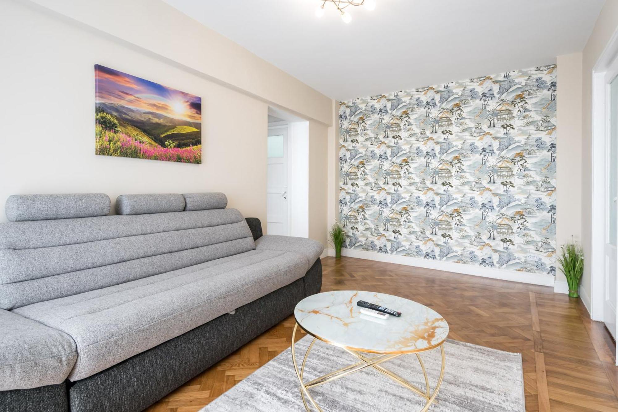 City View Apartment With Private Balcony บูคาเรสต์ ภายนอก รูปภาพ