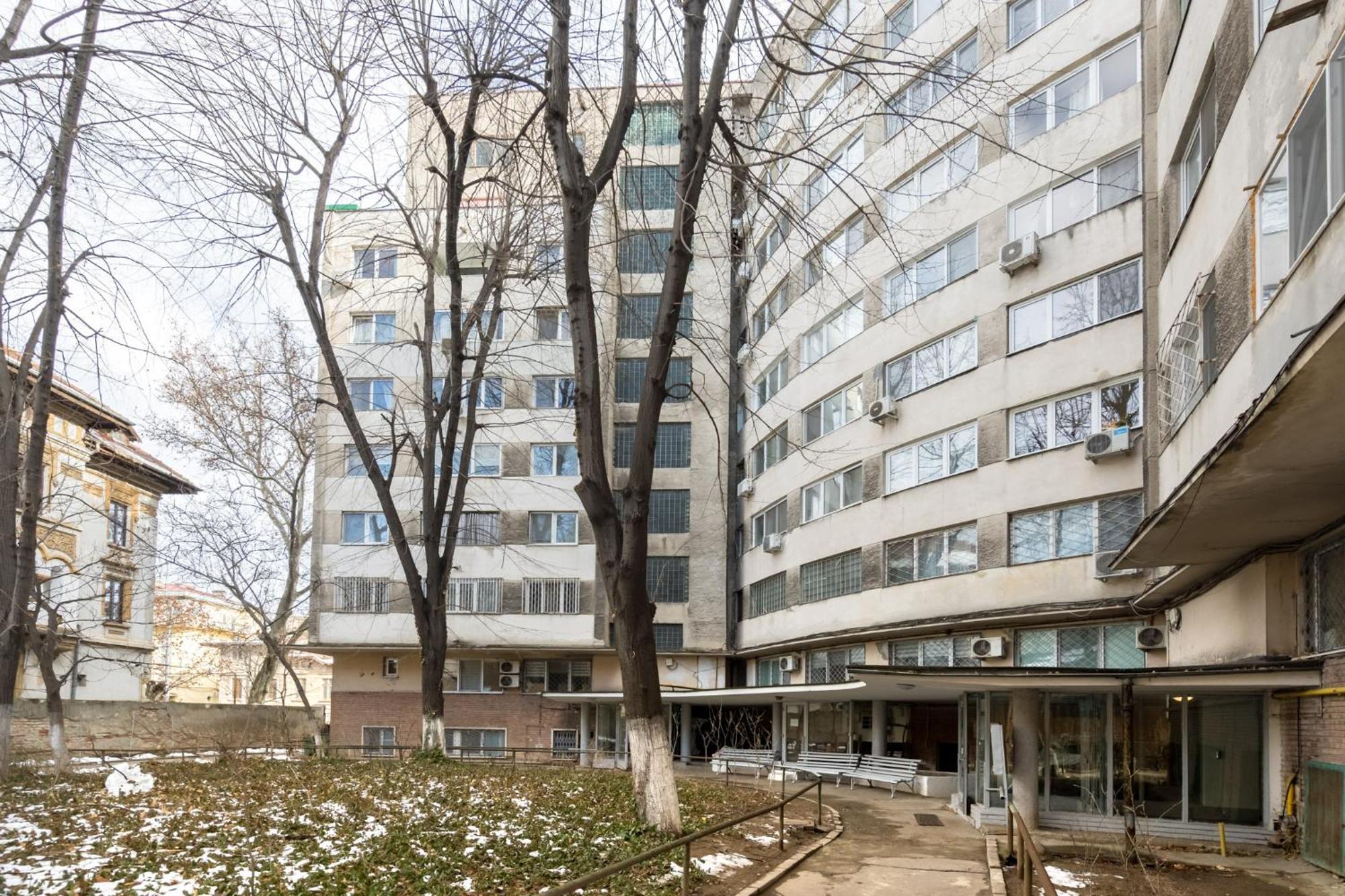 City View Apartment With Private Balcony บูคาเรสต์ ภายนอก รูปภาพ