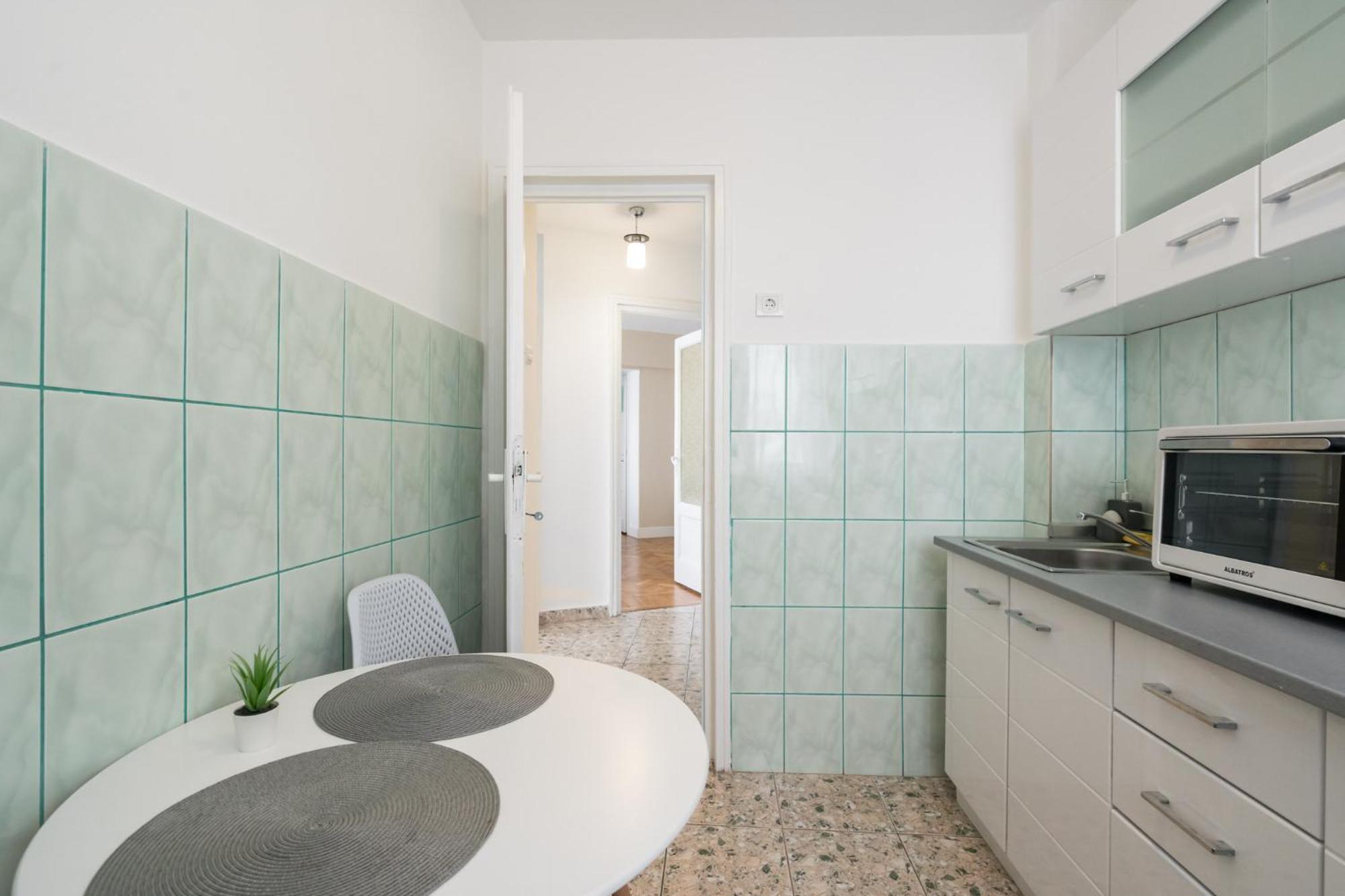 City View Apartment With Private Balcony บูคาเรสต์ ภายนอก รูปภาพ